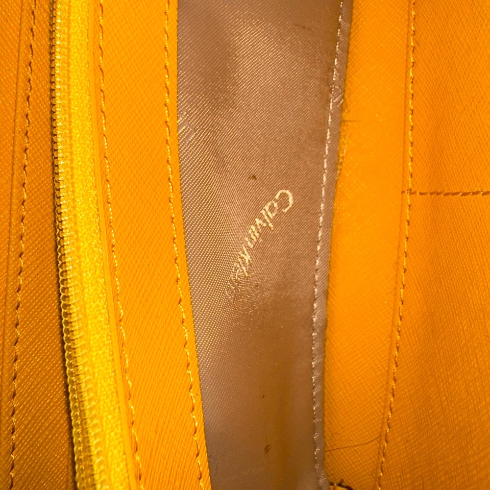 Calvin Klein‎ Vibrant Yellow Wallet - Picture 5 of 6